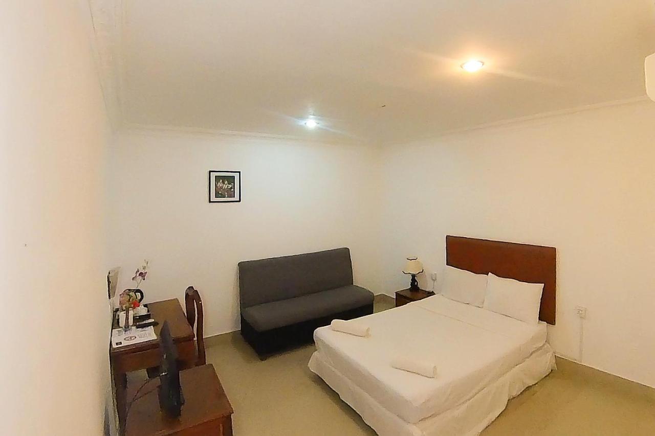 Riverside Hotel พนมเปญ ภายนอก รูปภาพ