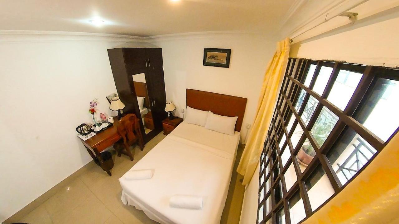 Riverside Hotel พนมเปญ ภายนอก รูปภาพ